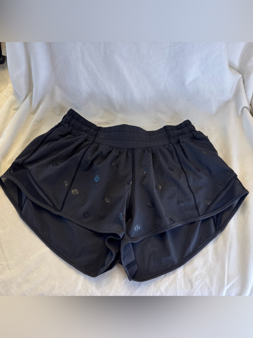 Lululemon Hotty Hot LR Short 2.5” Inseam Polka Dot Logo Black PLFB SZ:6